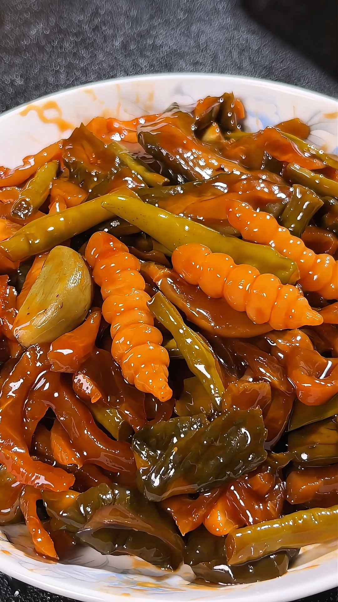 这个酱八宝咸菜,酱香浓郁,脆嫩爽口,配粥下饭夹馒头都好吃
