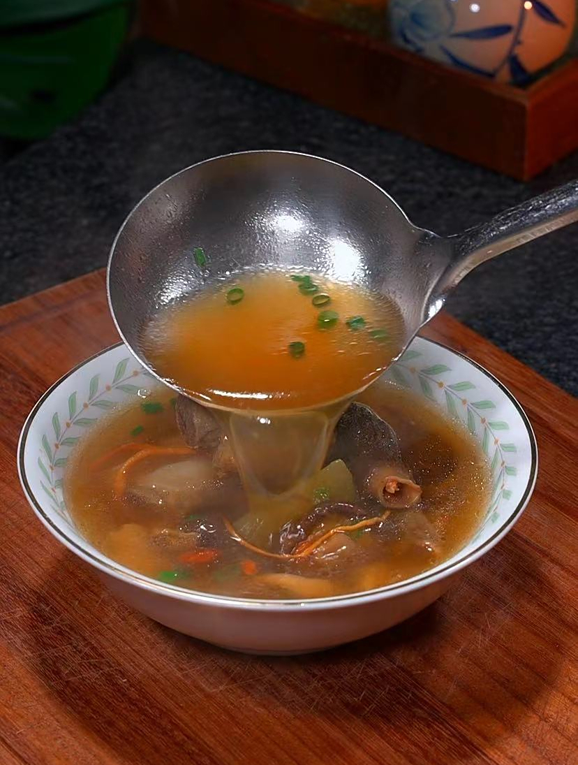 萝卜排骨菌菇汤的详细做法