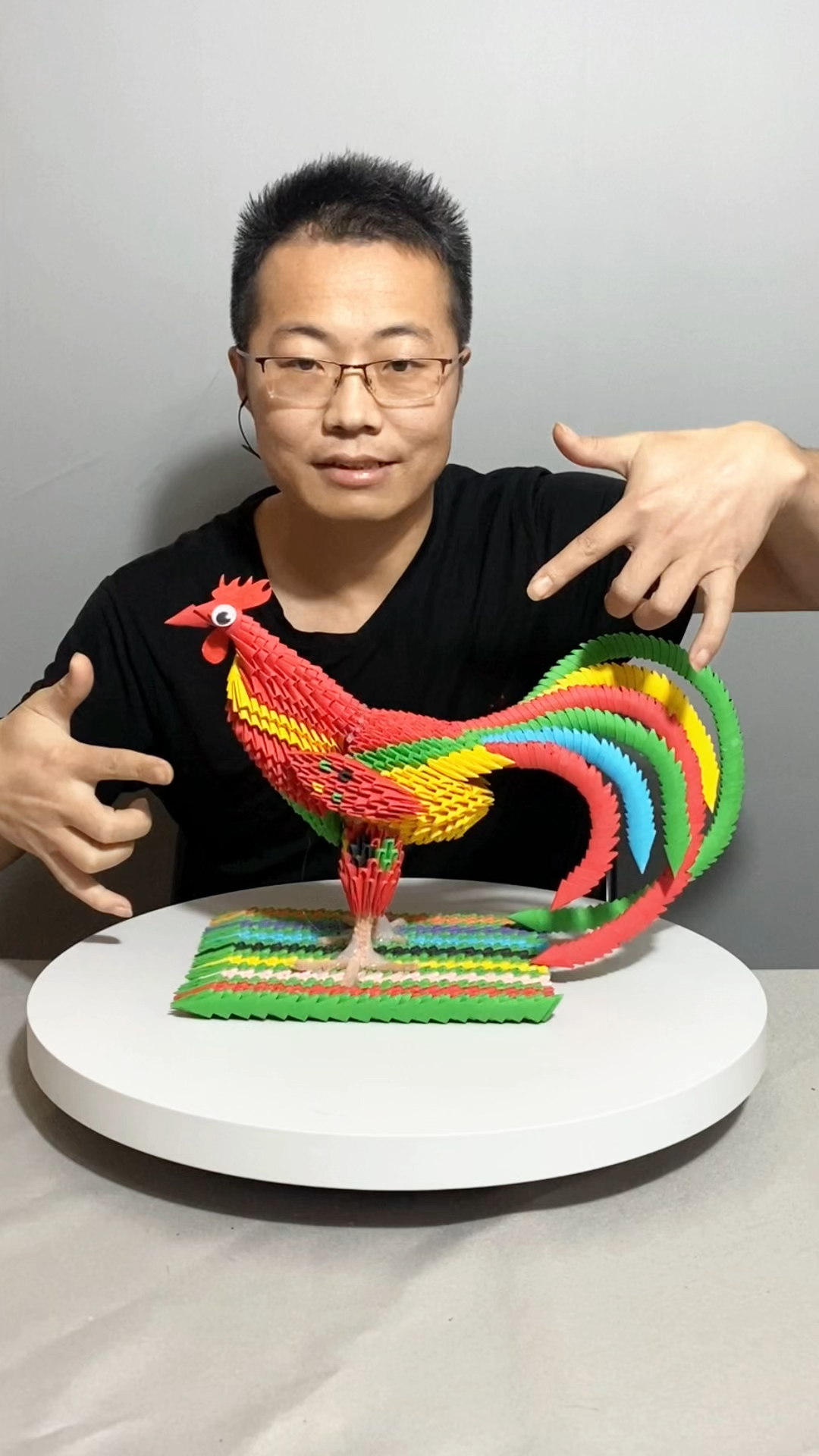 这个简直太厉害啦,用废纸片还能做个大公鸡