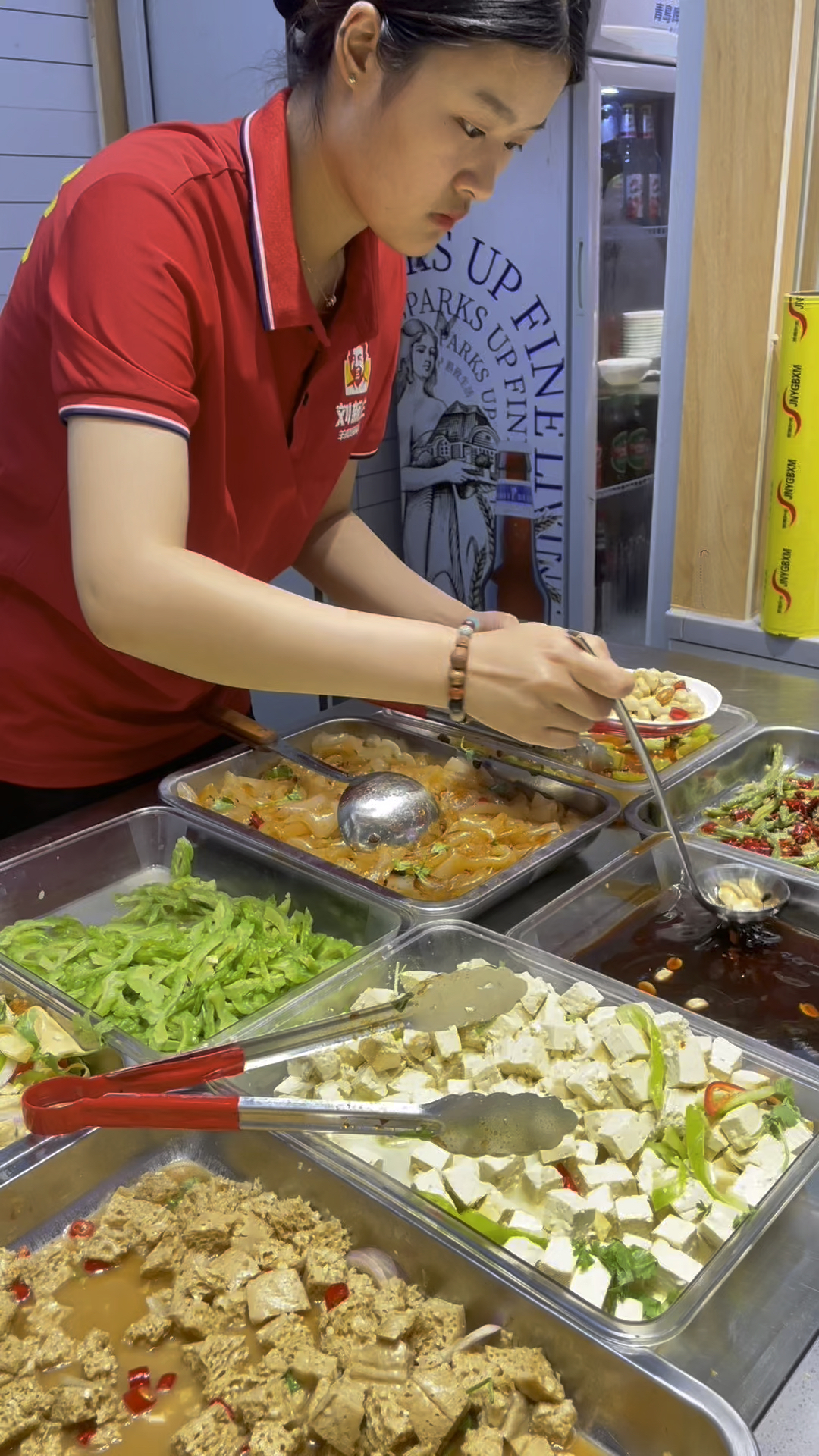 郑州刘新生羊肉炝锅面,精美小凉菜吃着真不错,再来一笼蒸菜蟒