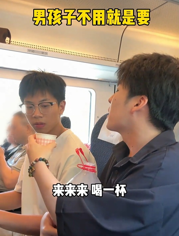 鉴定完毕,这小哥是大学生没错了!