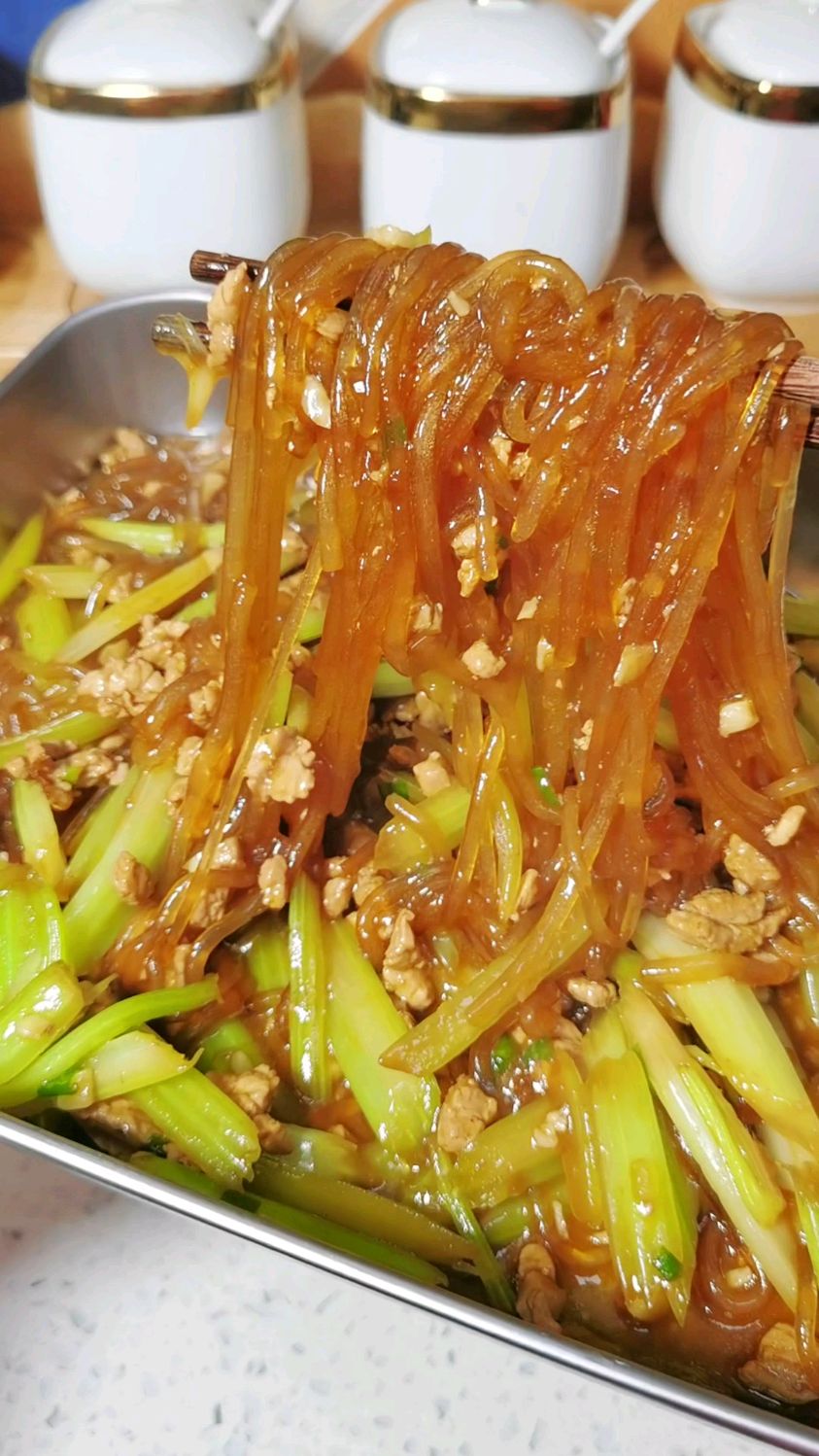肉沫芹菜炒粉 普普通通家常菜 像我这么做出来嗷嗷香