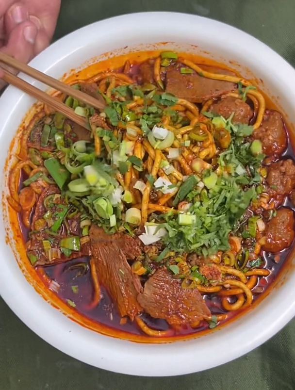 大家期待已久的,临汾牛肉丸子面,我做好了