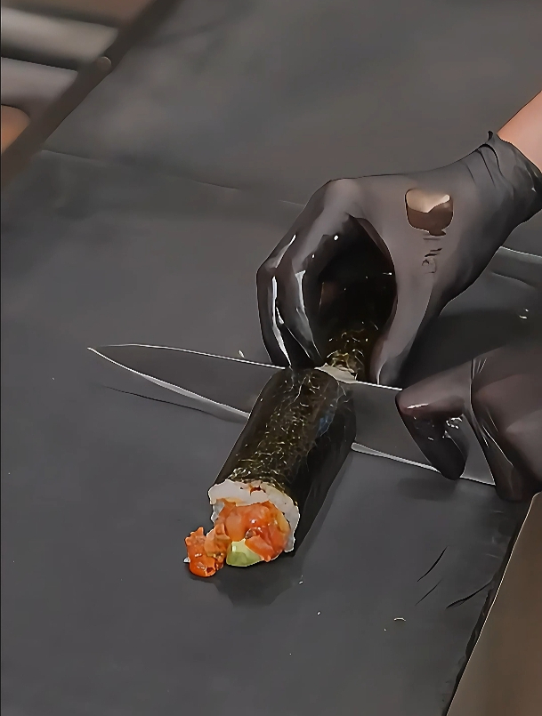 蓝鳍金枪鱼寿司卷:海洋之味,舌尖上的奢华享受!