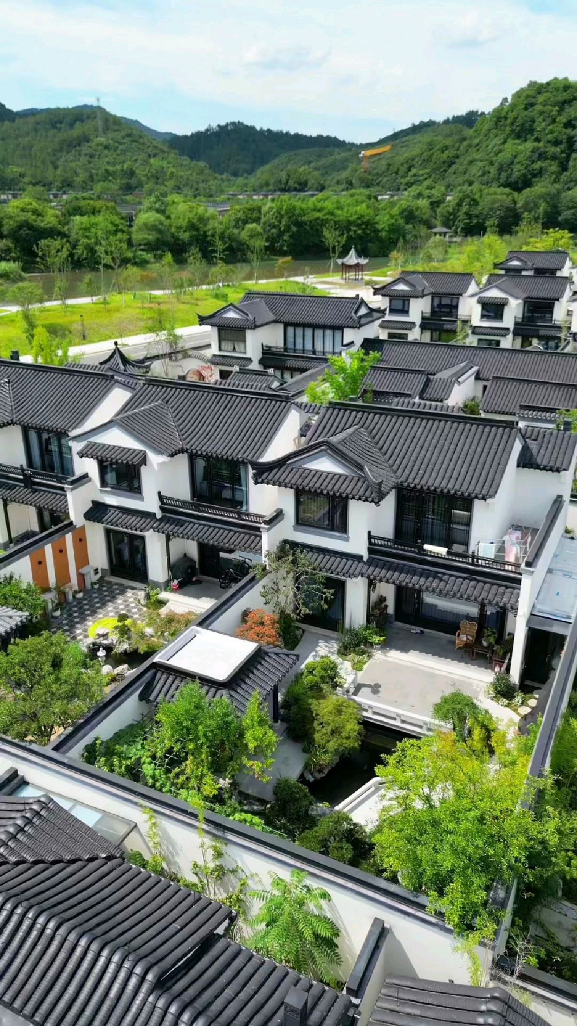 中式小院,一屋两人,三餐四季,平淡也欢喜。