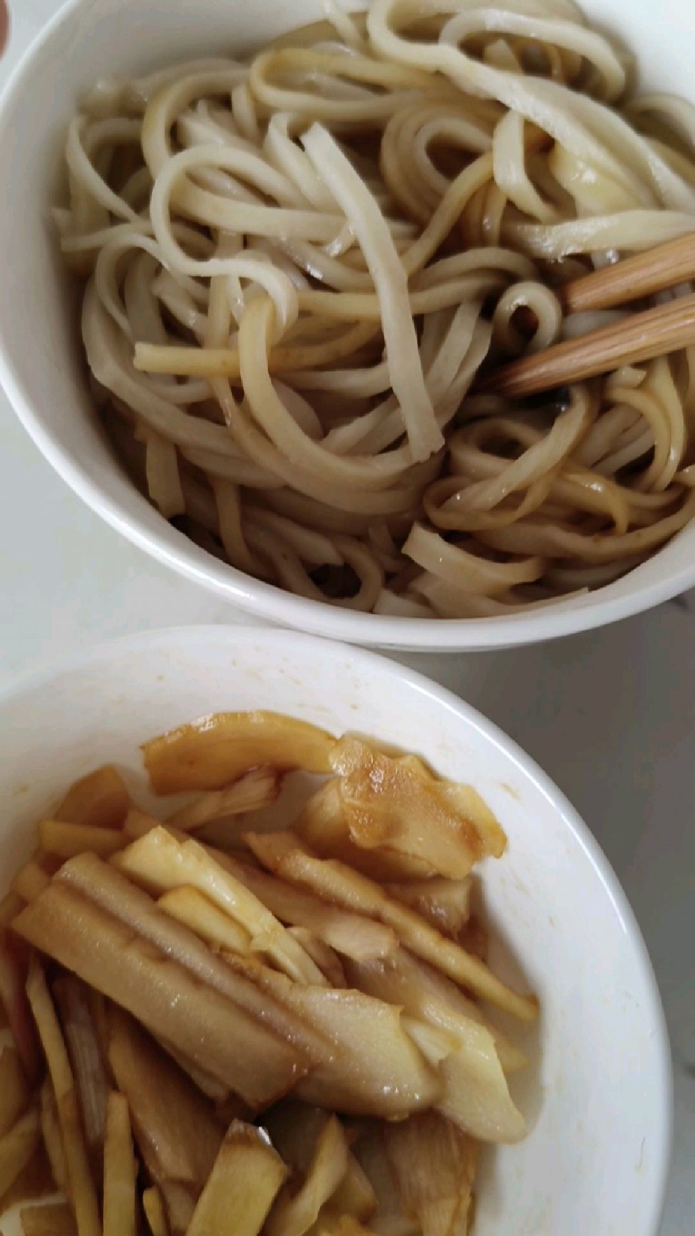 凉拌鱼丝面,配凉拌生姜,太美味了