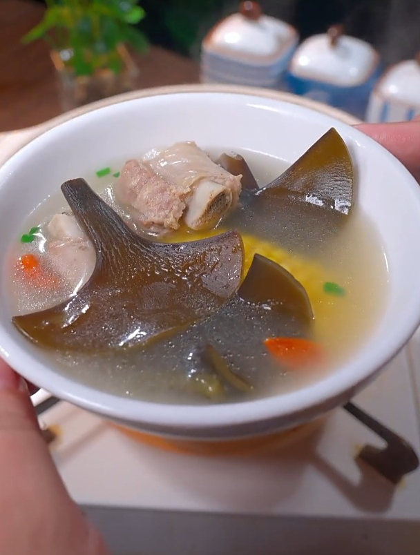 全家老小都爱喝的海带头排骨汤,汤鲜味美