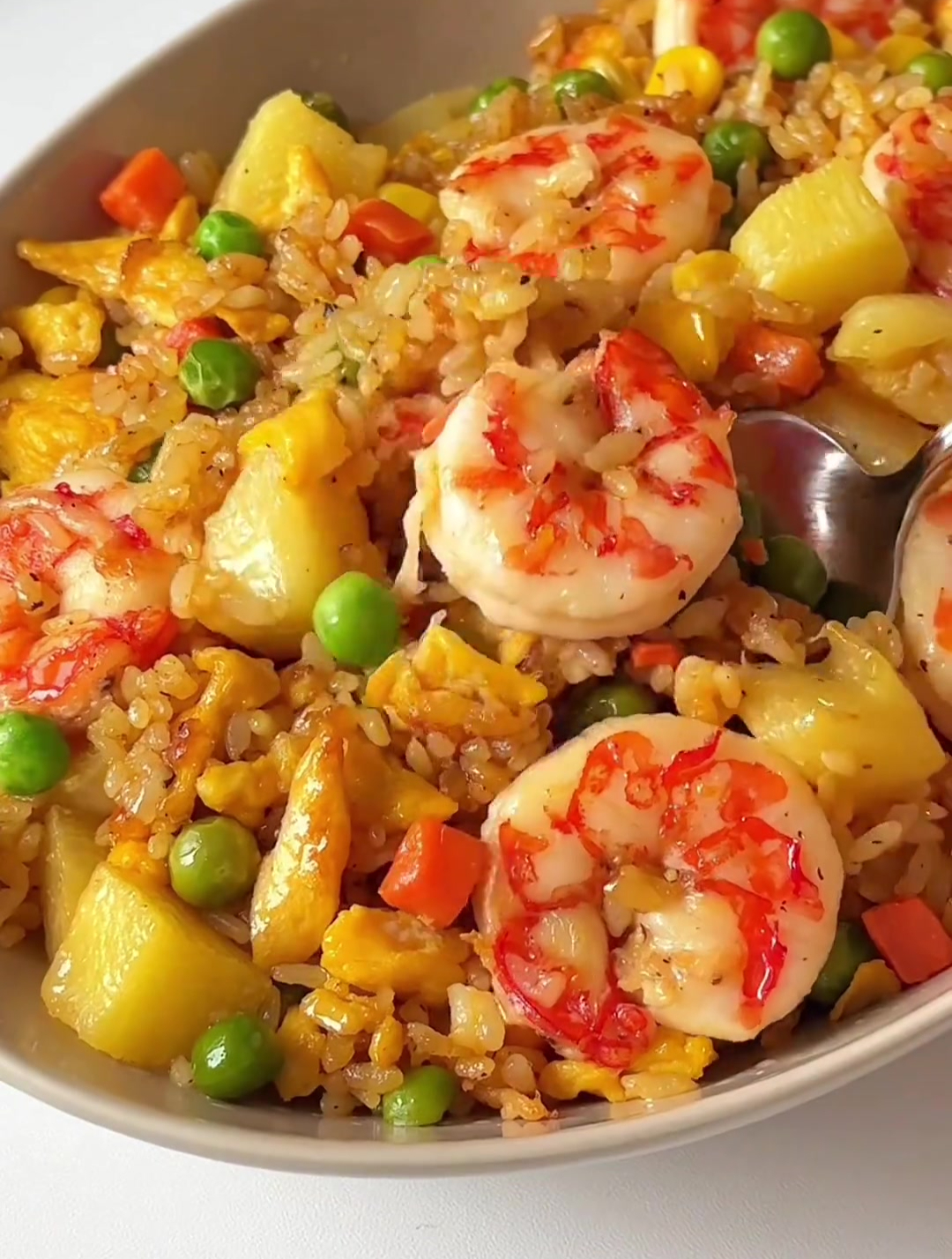 就这个菠萝虾仁炒饭,我连吃了三顿,太香了,一口沦陷