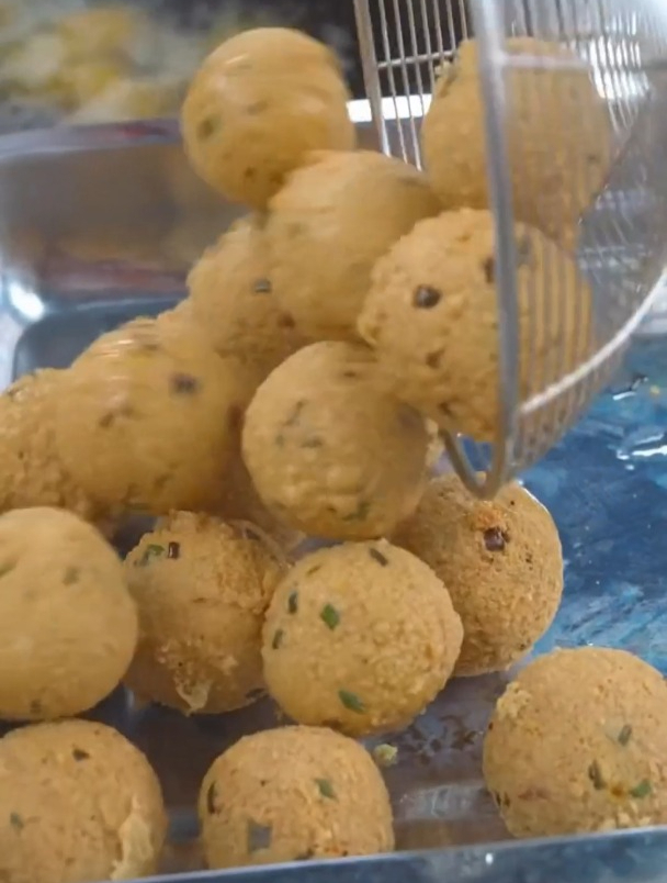 在外面想吃豆腐圆子 了只能在家自己做,外酥里嫩安逸很