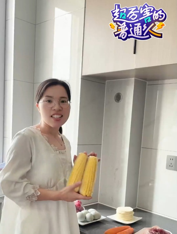 今天做点小朋友都爱吃的玉米胡萝卜馅饺子