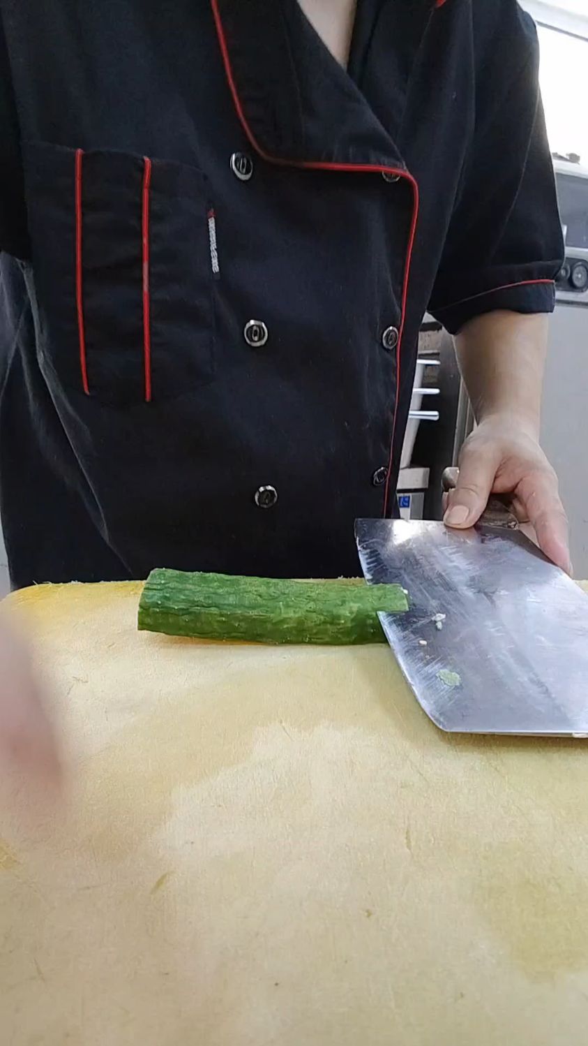 家里来客人做的菜肴不知如何装饰,像我这样简单,好看,易学。