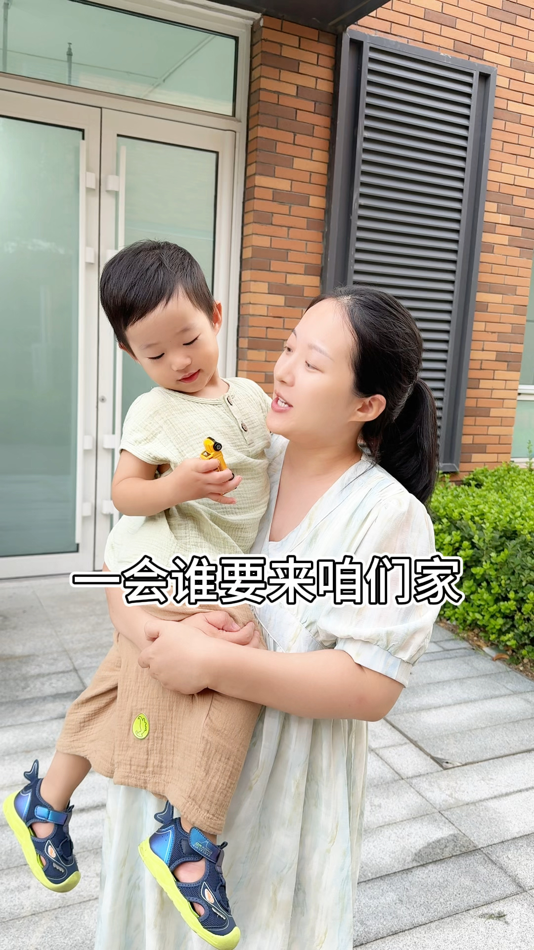 祝杨老板开业大吉,恭喜发财,这波人没到位,衣服搂回来了