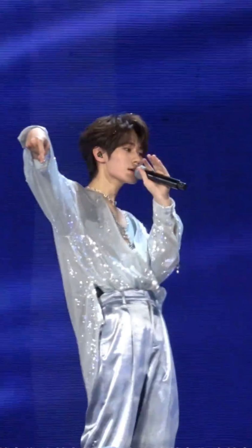 时代少年团演唱会,张真源的这段扭腰杀疯了