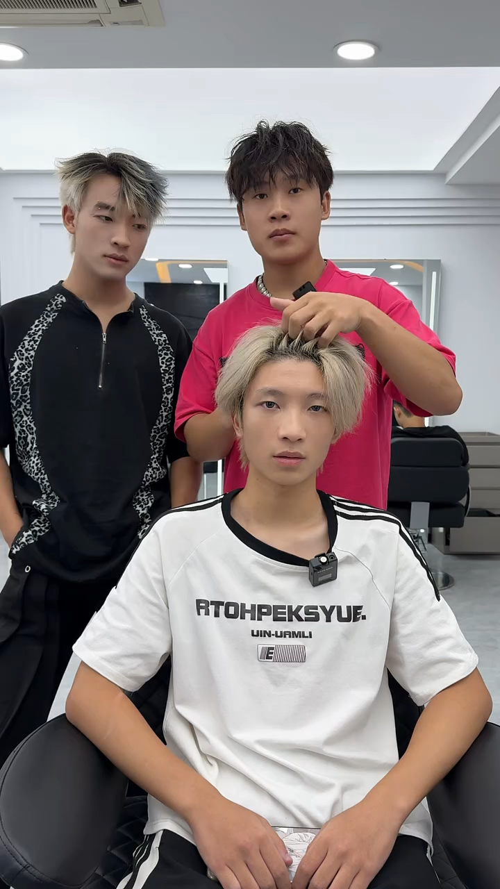 前刺和龙须背头你喜欢那一款