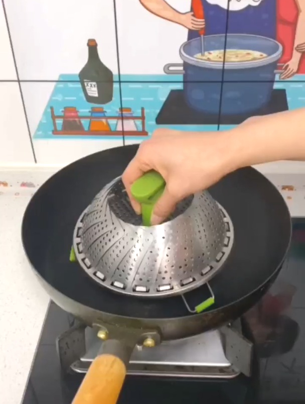 有了这个折叠蒸笼架,蒸东西就方便多了