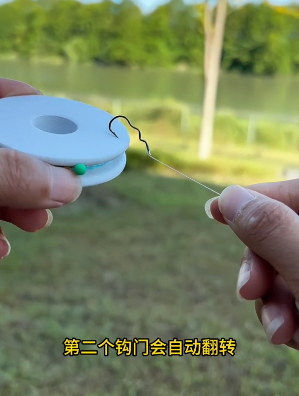 钓鲫鱼,金袖和翻转鱼钩哪一种上鱼率更高?老钓友这样说!