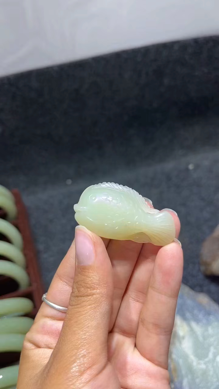 17克和田玉高清白小鱼 油性十足 细度过眼 过灯