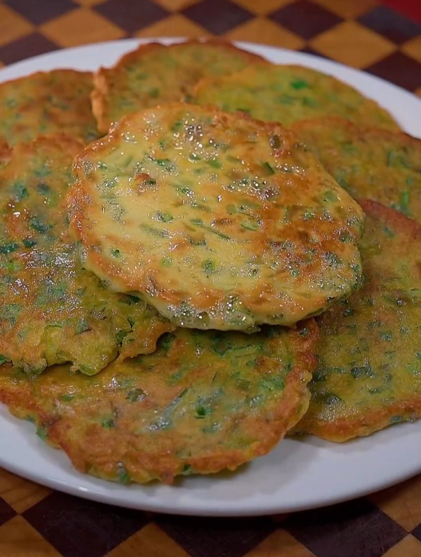 孩子不爱吃早餐,你就给他做这个韭菜鸡蛋煎饼,韭香浓郁
