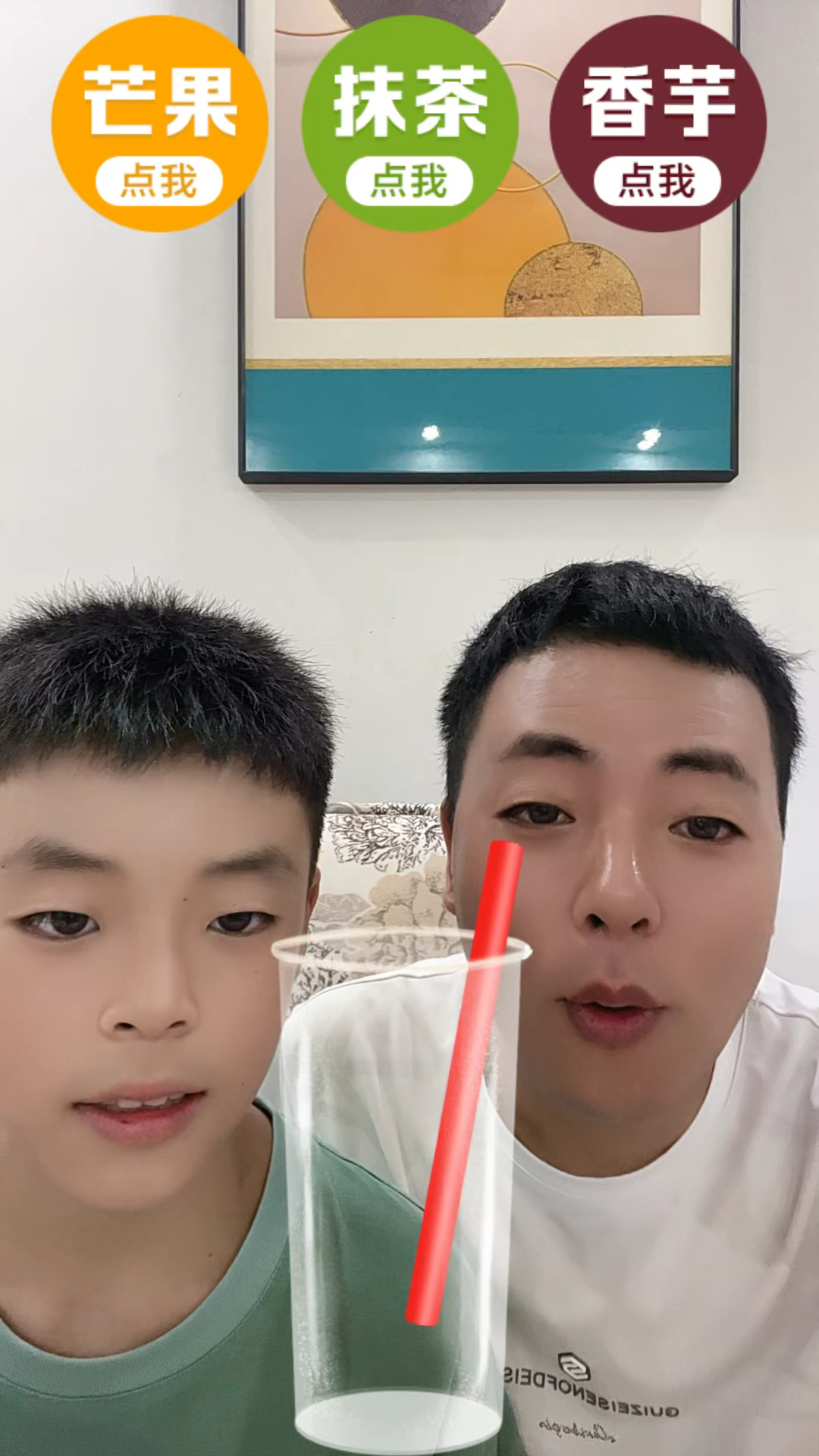 这里有三杯奶茶,你喜欢喝哪一种口味的