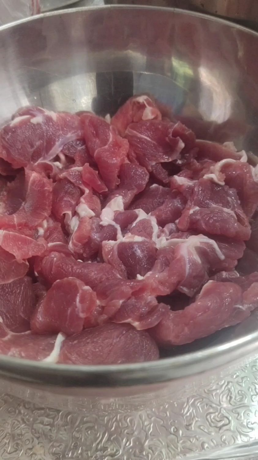 客家厨师炖到起“肉膜的”牛肉汤真是料足汤浓有食欲