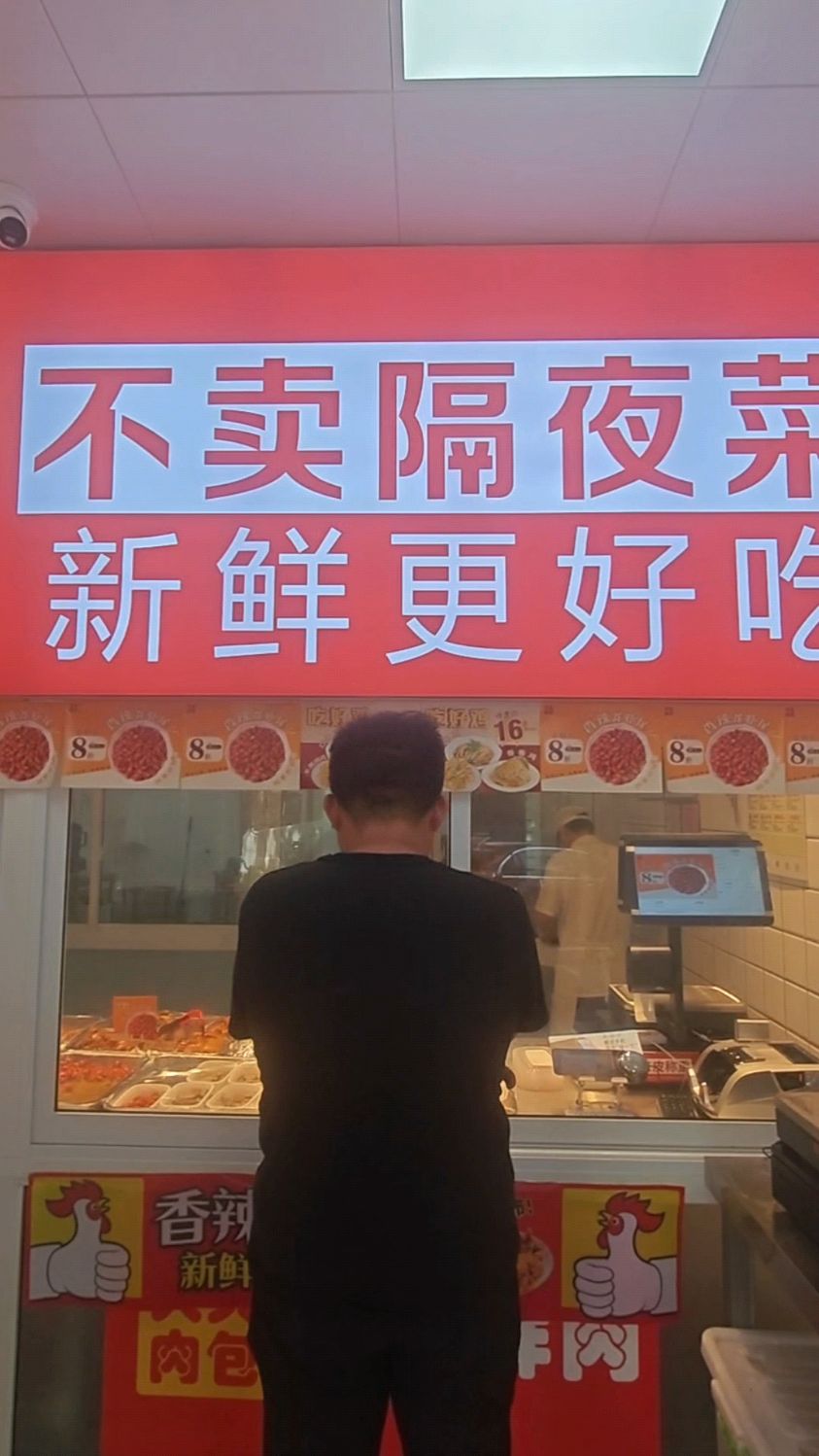 忙了一上午,路过大头卤菜,买了卤菜品尝一下