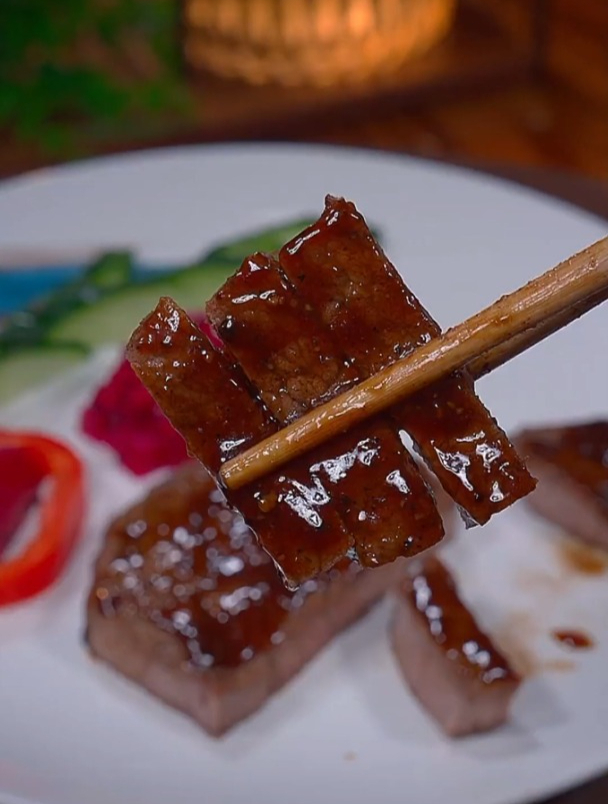 牛肉放在啤酒里面泡一泡,立刻解锁西餐厅嫩滑的牛排做法