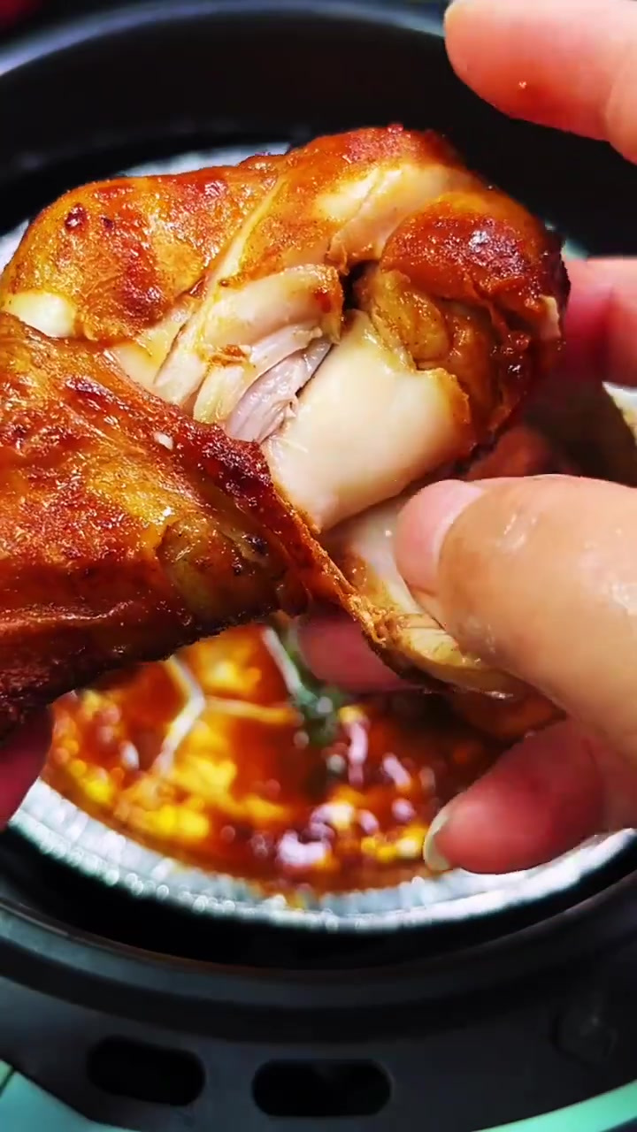 奥尔良烤鸡腿真的是好吃,外酥里嫩绝绝子