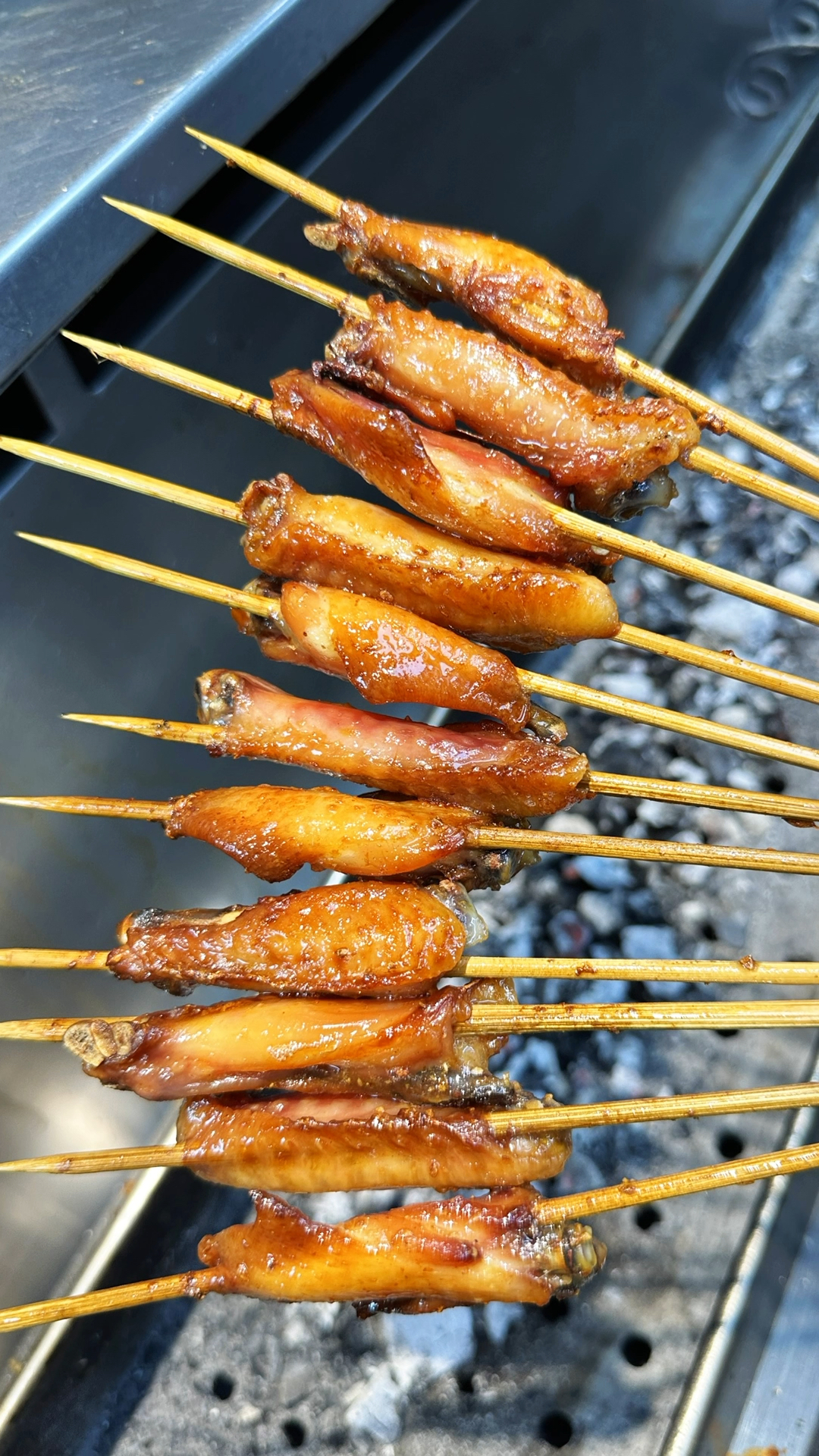 烧烤店的特色蒜香鸡翅