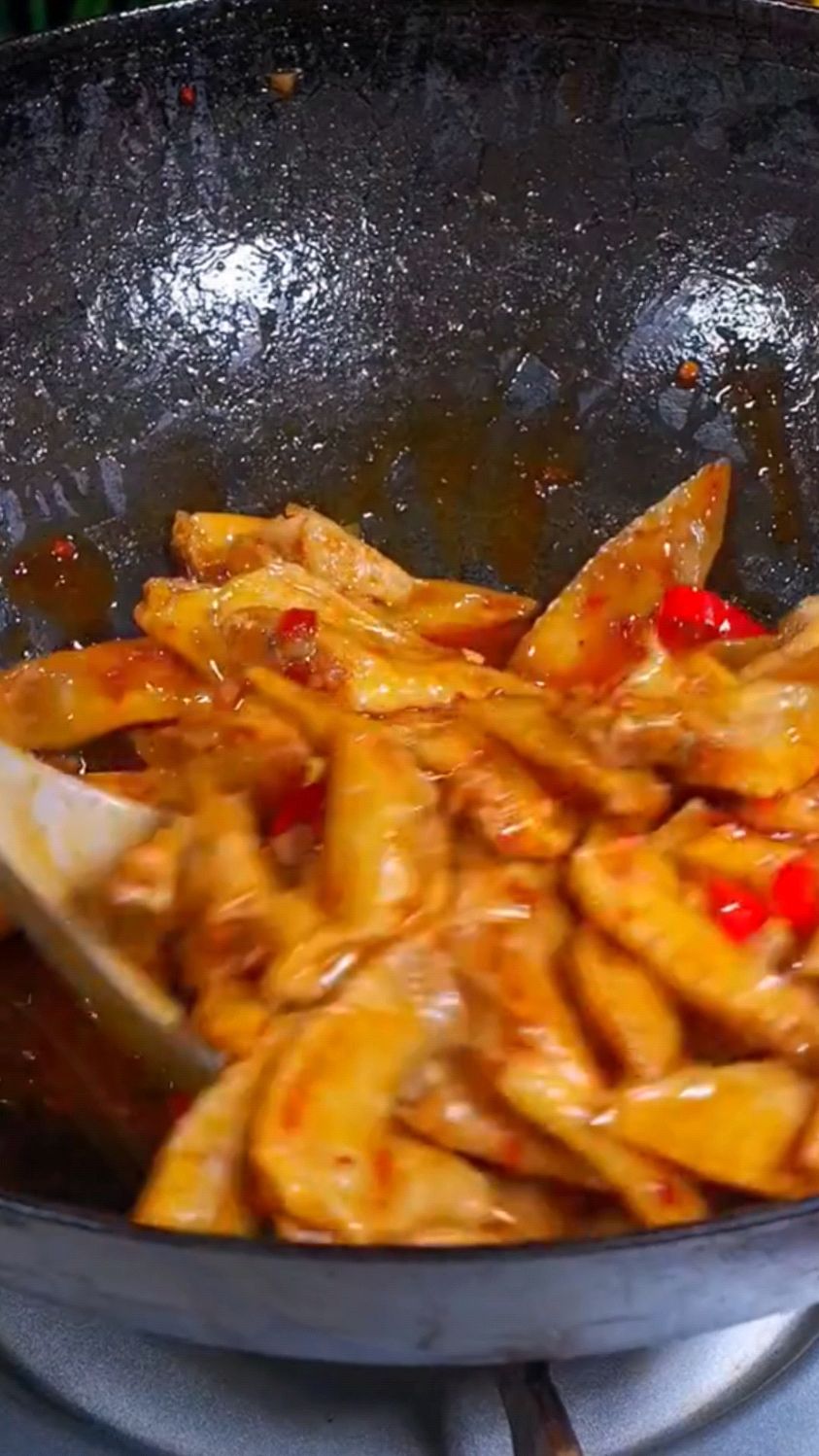 香辣鸡尖是一道美味的下饭菜