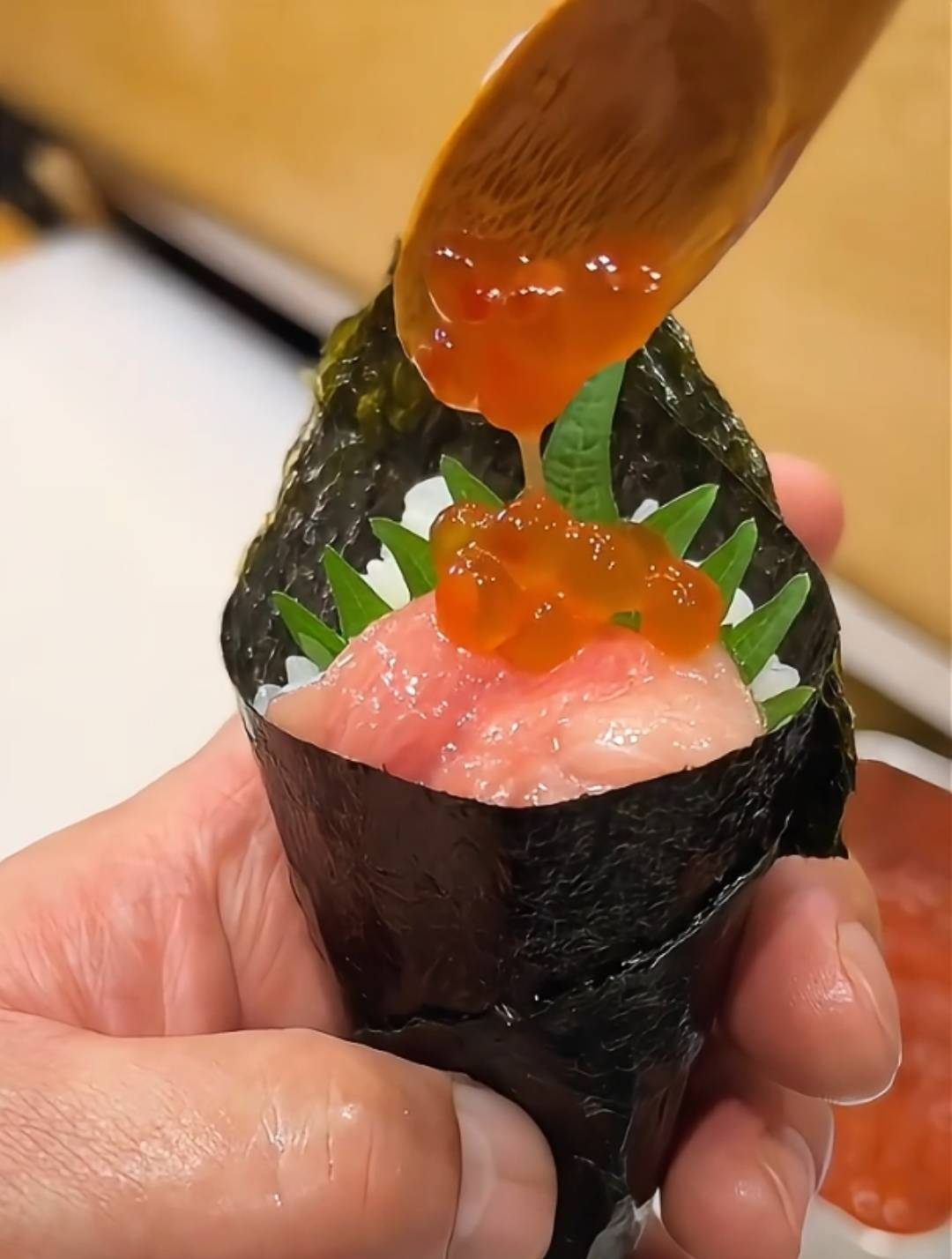 日式金枪鱼手卷:鲜美金枪鱼遇上精致手卷,一口尽享海洋的馈赠!