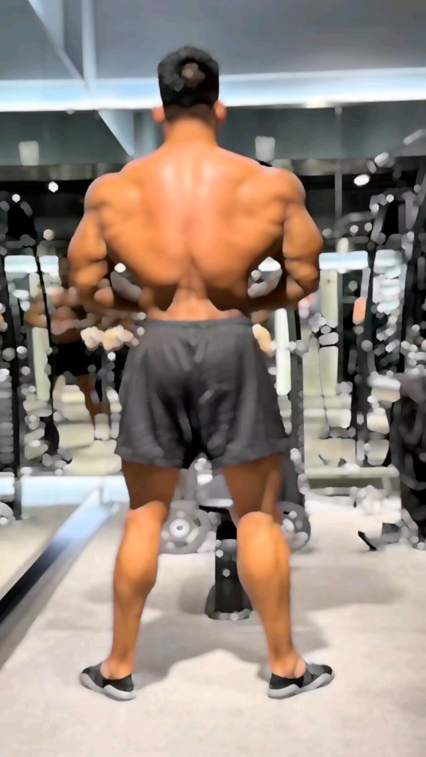 宽肩背阔细腰肌肉男背影你打多少分