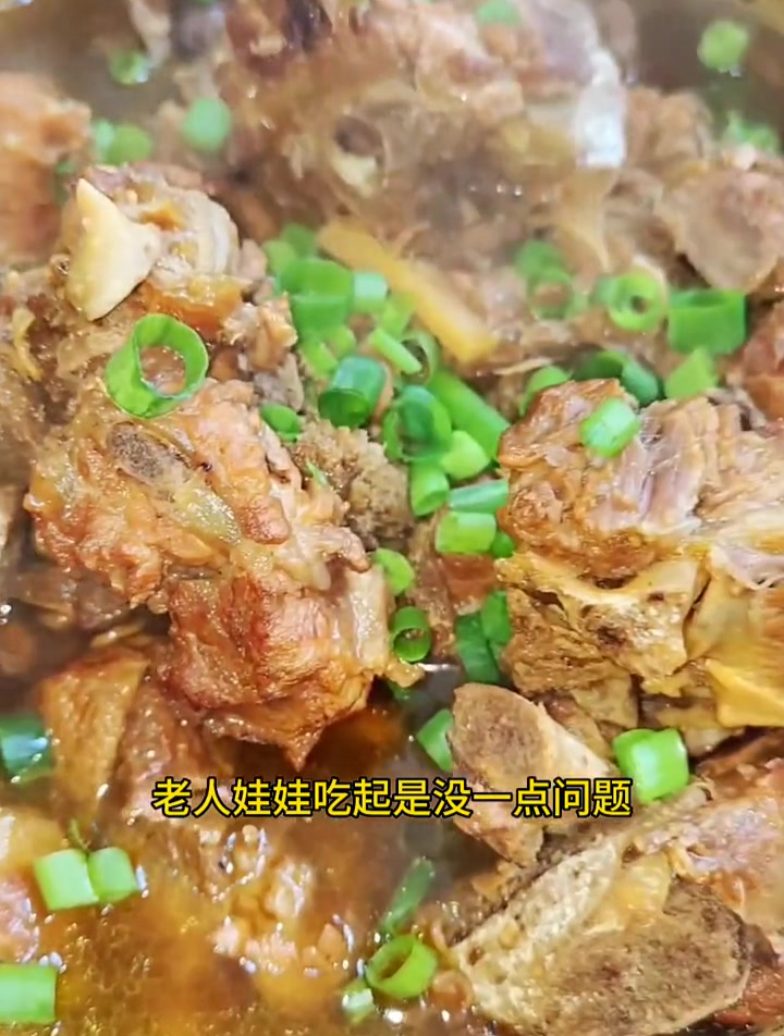 分享美食分享快乐 做法简单又营养 用压力锅来做酱大骨太方便啦