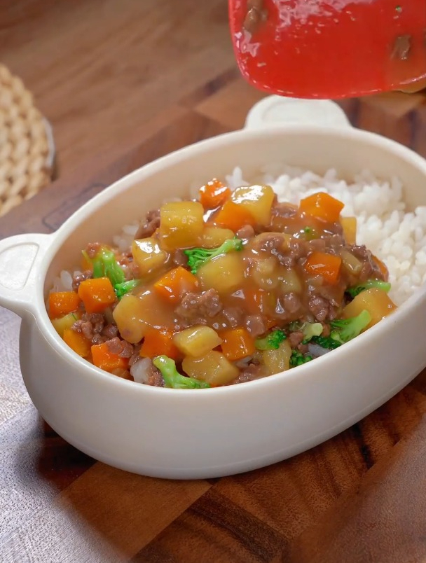 孩子流汗多一定要多做这个土豆炖牛肉,鲜香味美巨下饭