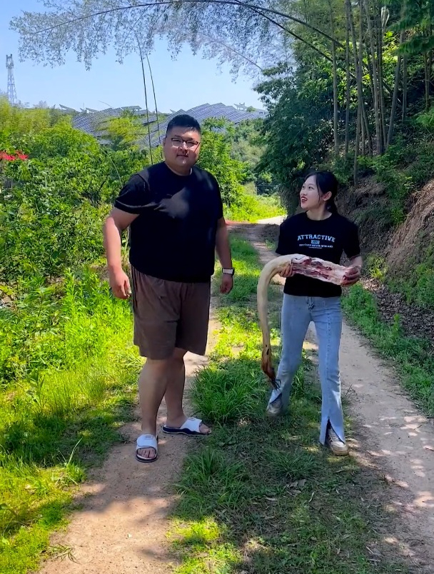今天给猴哥做个红烧牛尾,软烂入口,味道鲜美!