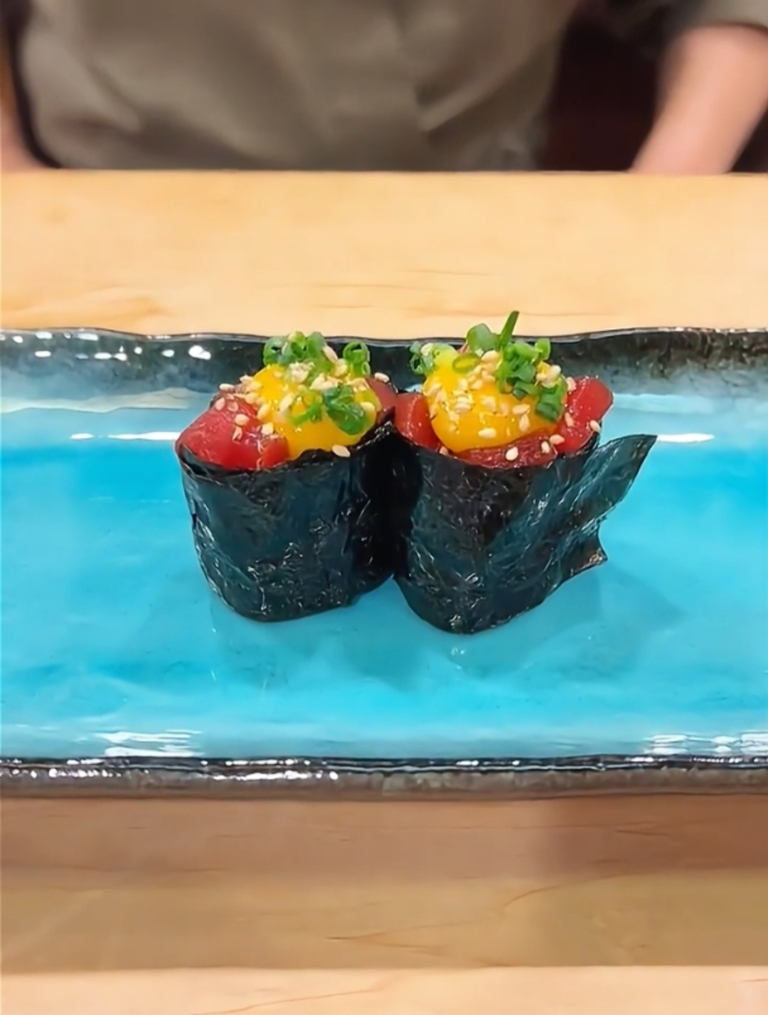 金枪鱼军舰寿司,鲜美生拌,日式风味,味蕾盛宴!