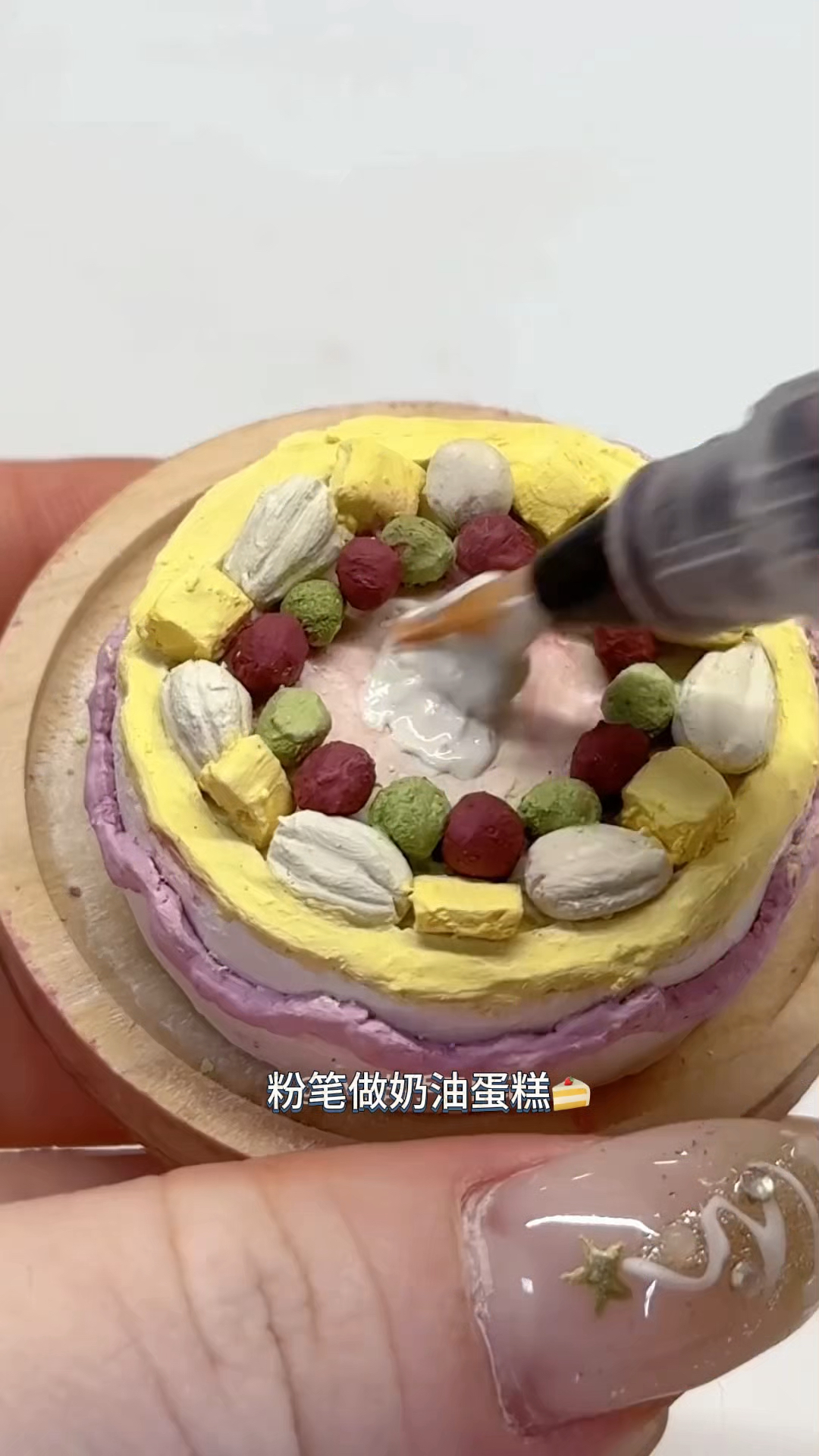 我用粉笔做了一个老式奶油蛋糕,也太可爱了吧!