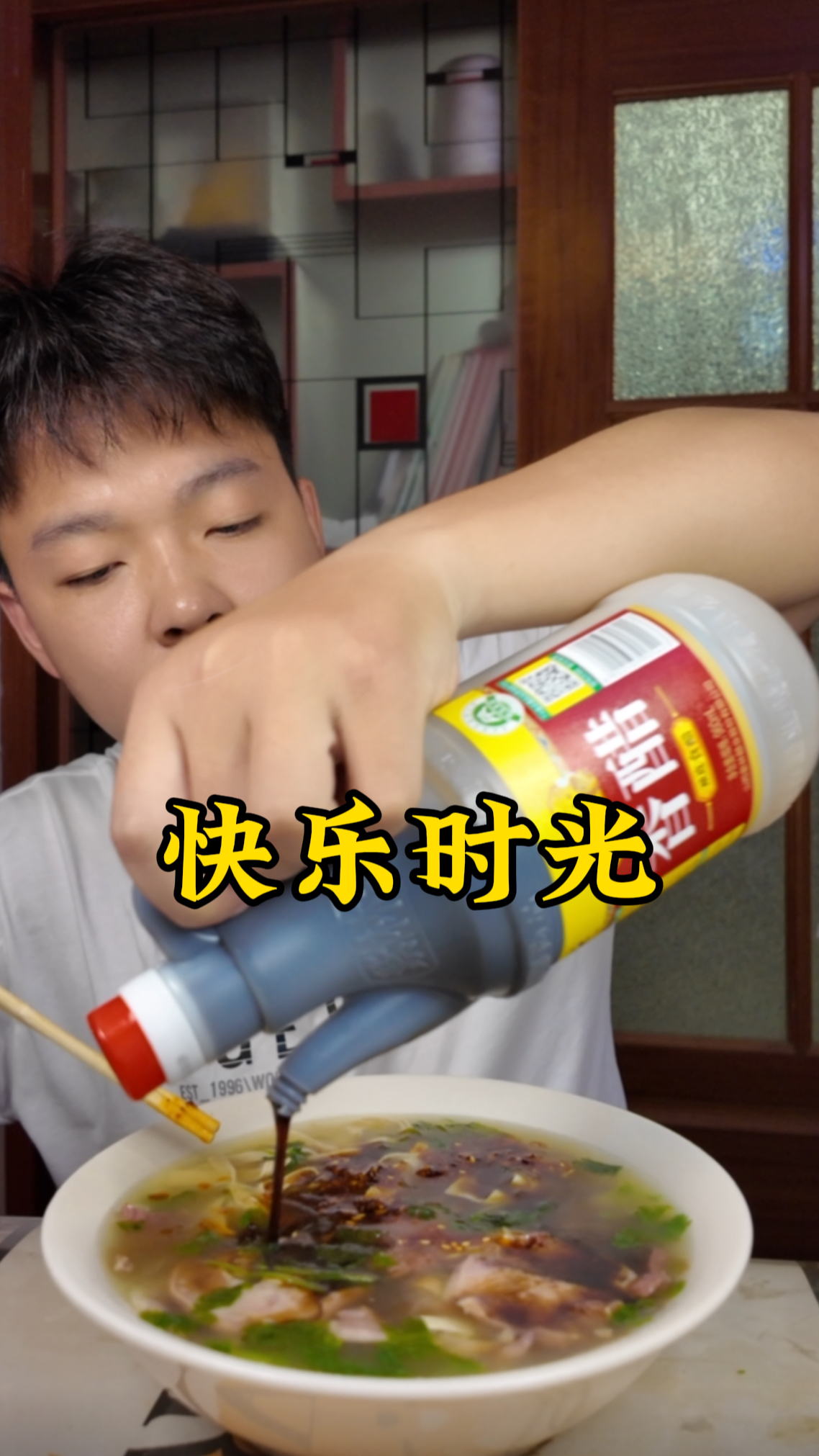 驴杂汤配杂粮煎饼,真的很好吃。