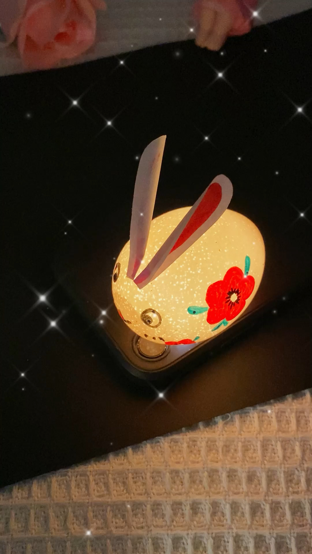 用鸡蛋壳做简单又好看的小兔灯,快带小朋友来试试吧!
