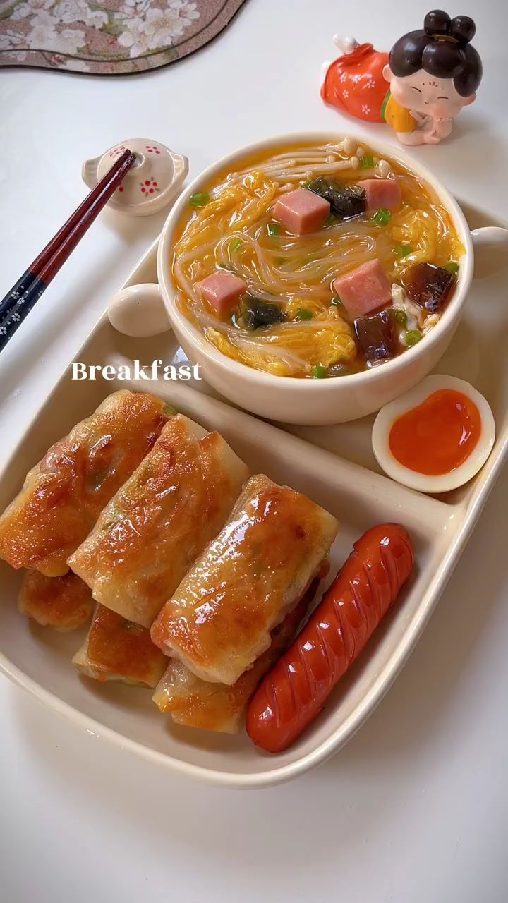 中式早餐,上汤粉丝娃娃菜,太好吃了。