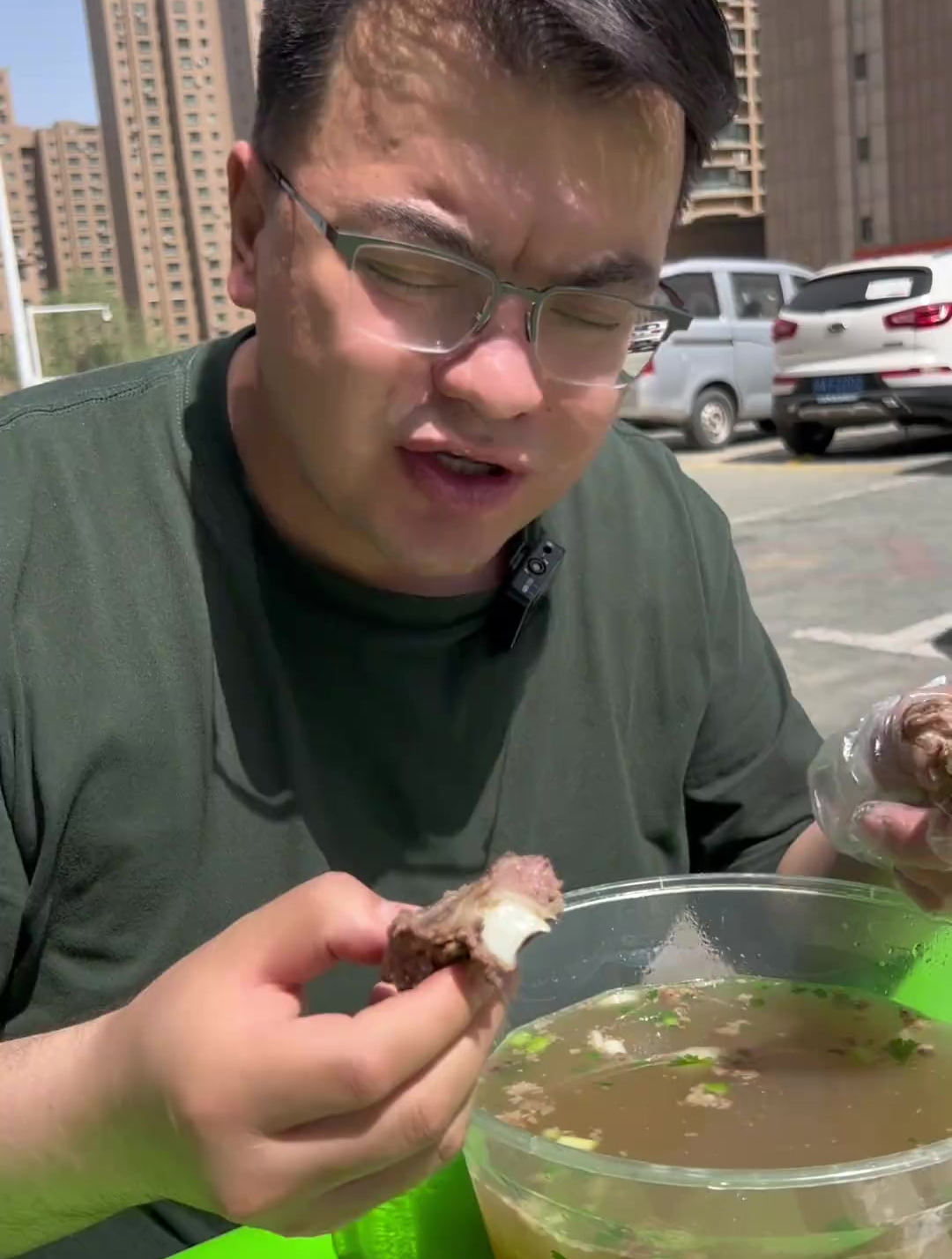 新疆的烤包子骨头汤 在新疆乌鲁木齐吃顿烤包子骨头汤 能花多少钱