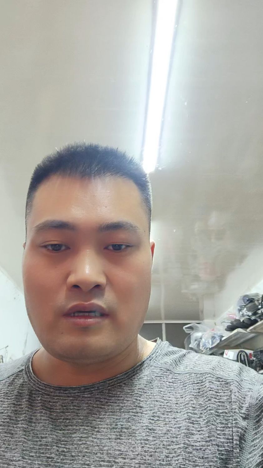 刚刚一个顾客到我这里修车,看见广告牌,说电池价格跟以前不一样