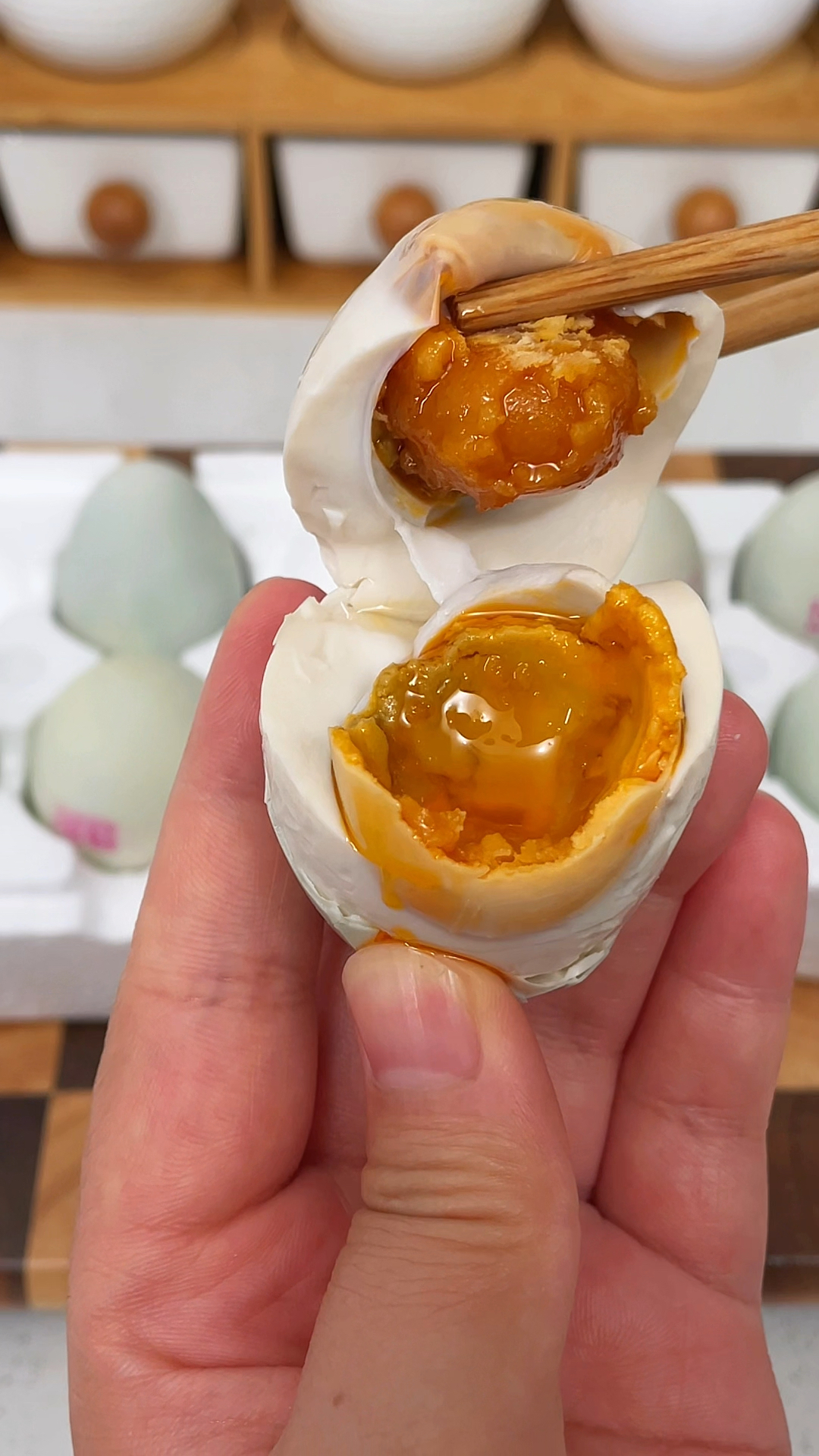 我家早上喝粥必备的咸鸭蛋 流沙的口感 超级下饭#咸鸭蛋