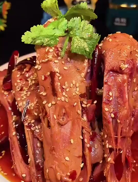 为什么卤味店的鸭头那么好吃,他们是这样做的