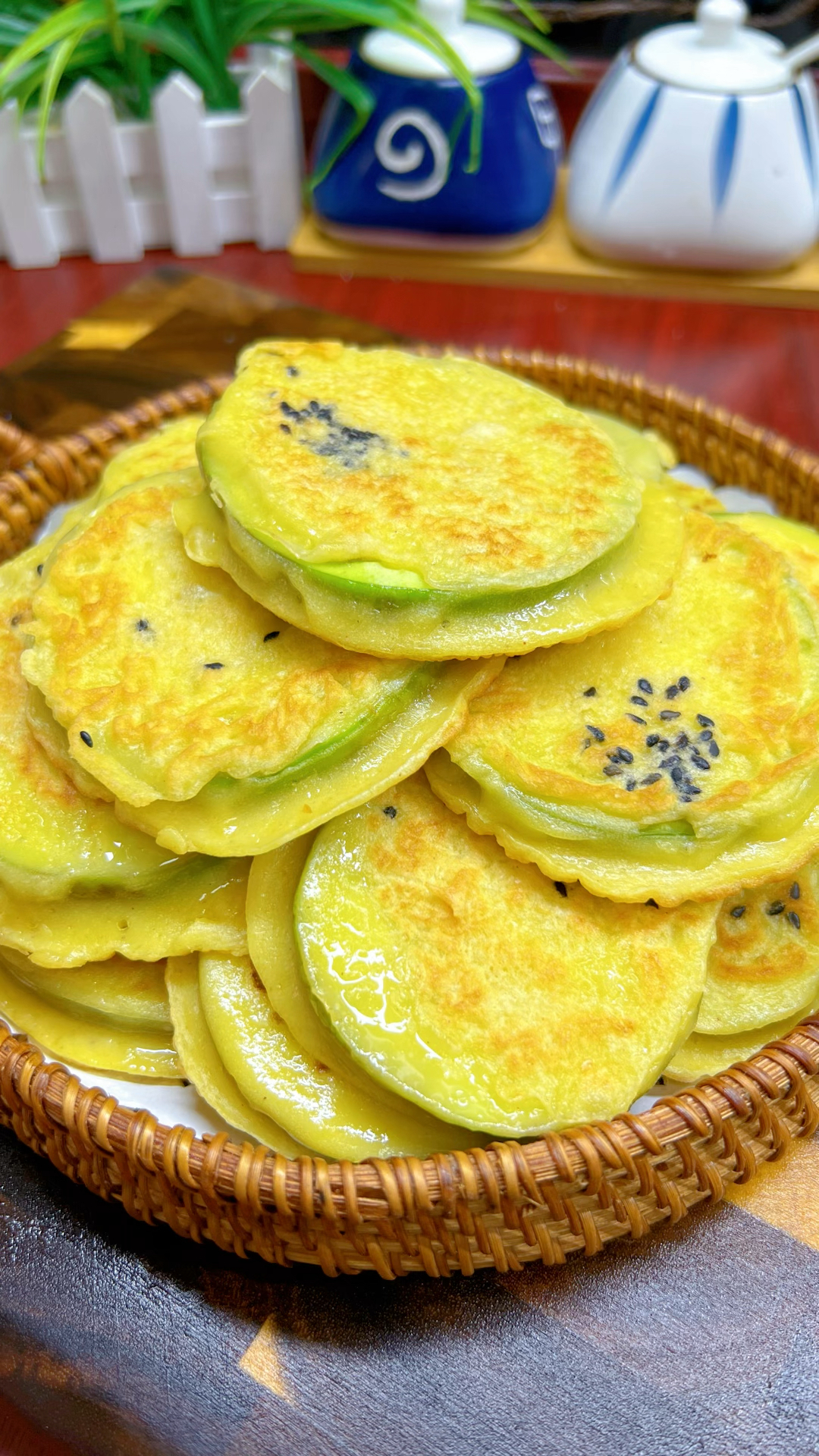入秋后,我家早餐常吃这个香煎茄子饼,香甜劲道,比油条馅饼好吃