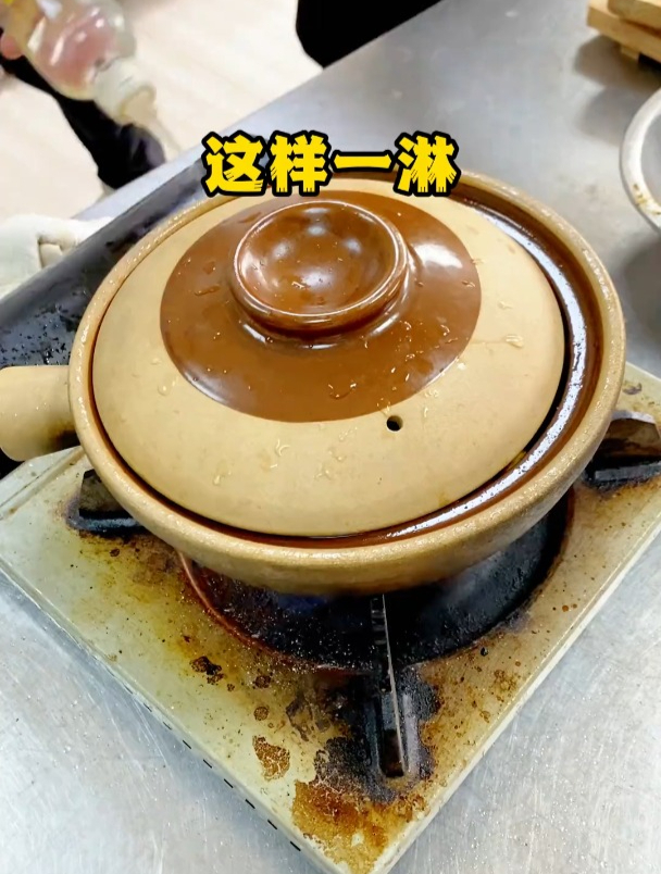 没有一只鸡能走出广东,试试这款广式啫啫煲酱料 啫啫煲酱料商用