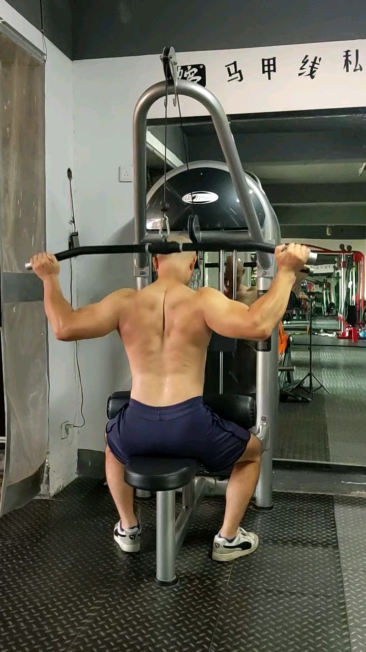 这算是纸包肌肉男吧