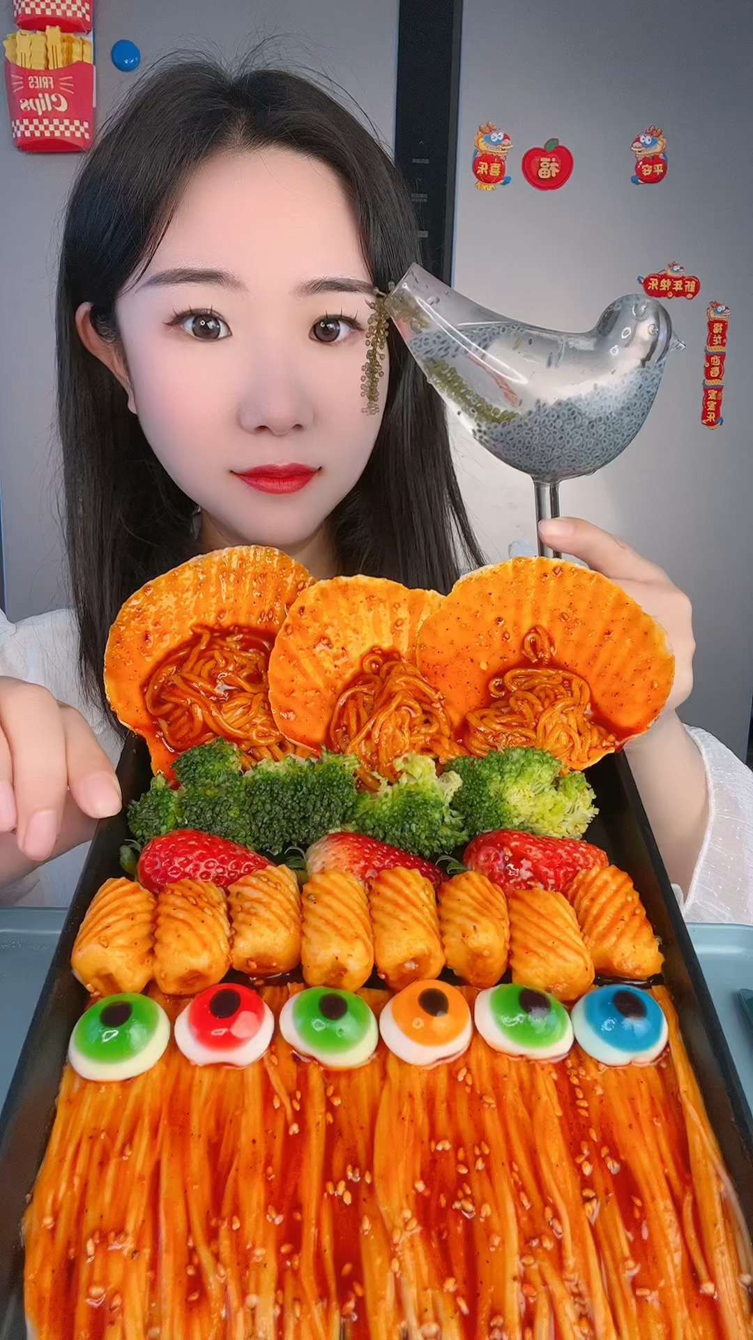 爆辣火鸡面美食拼盘