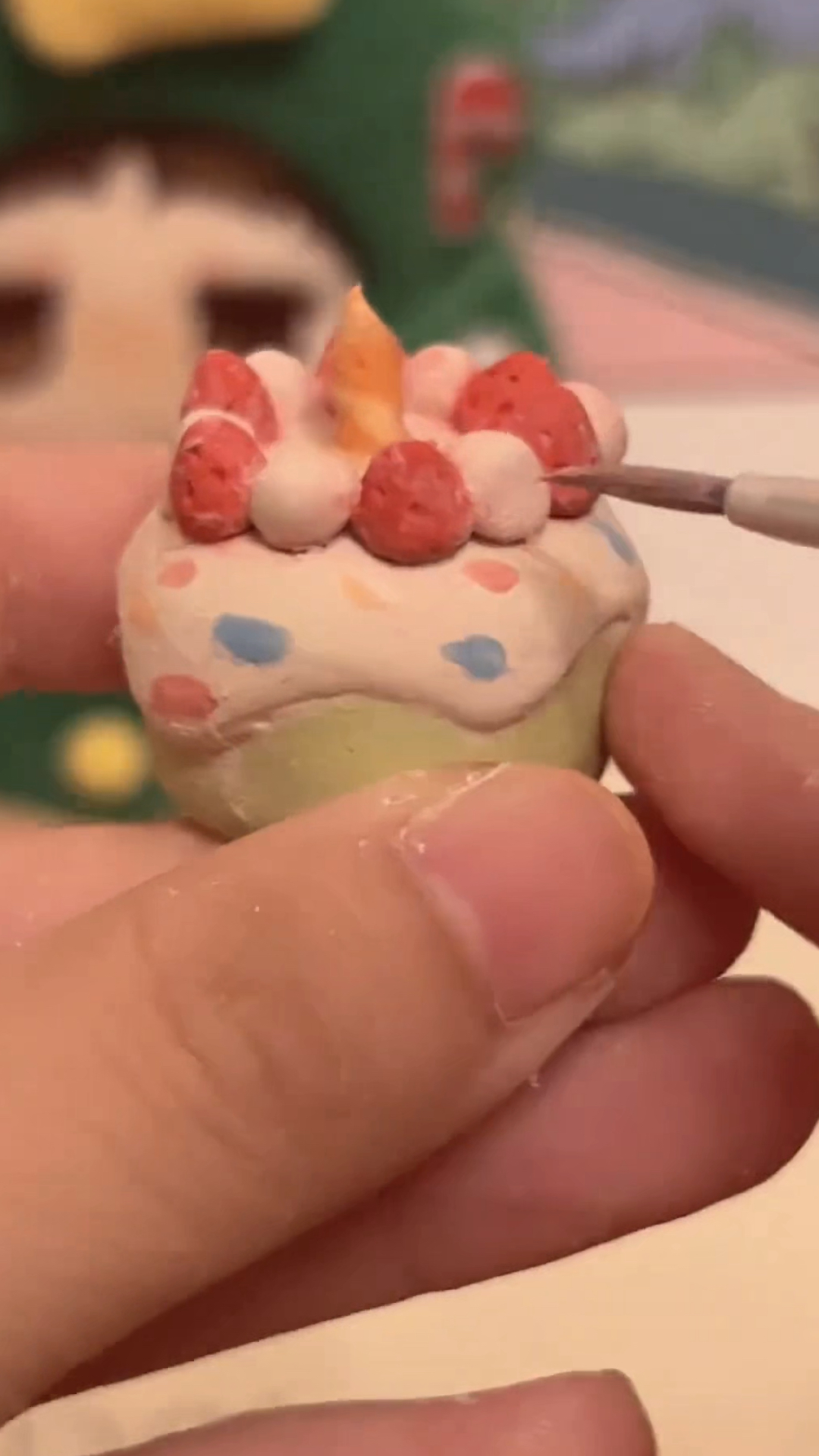 我用粉笔做了一个生日奶油蛋糕,也太可爱了吧!!
