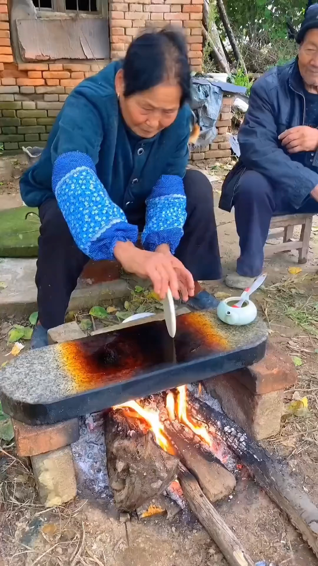 娶了富婆才知道!煎蛋有型不糊锅的秘诀就是它!一次能煎4个蛋!