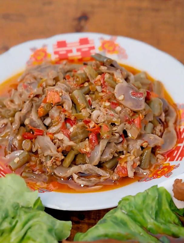 没胃口的时候,来点酸豆角鸡杂,能多吃两碗饭
